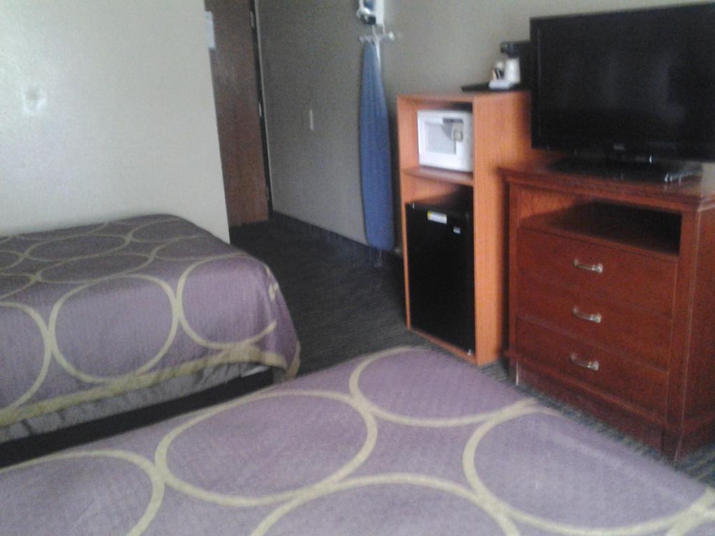 Super 8 By Wyndham Panama City Bagian luar foto