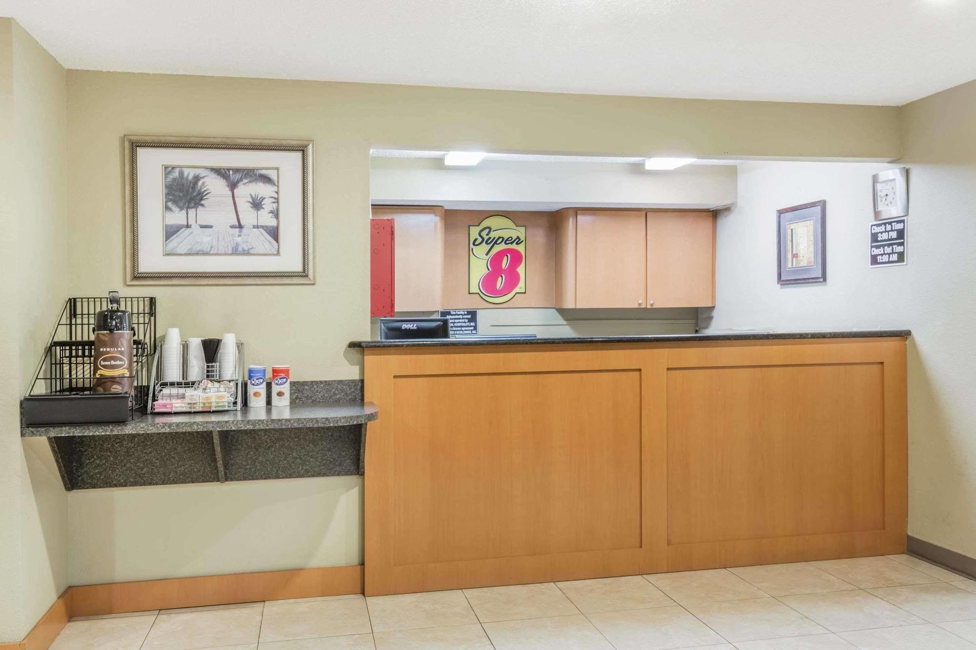 Super 8 By Wyndham Panama City Bagian luar foto