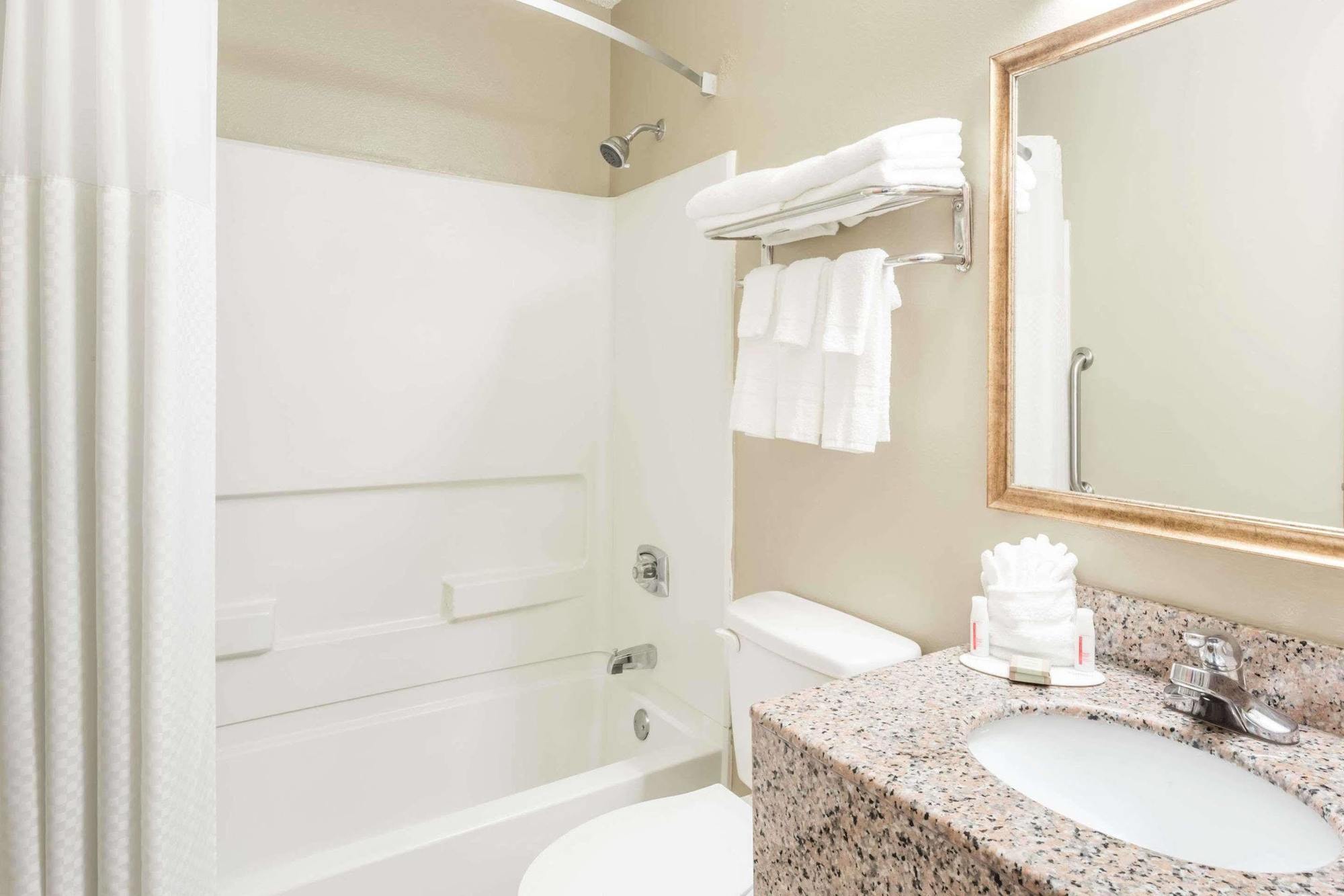 Super 8 By Wyndham Panama City Bagian luar foto