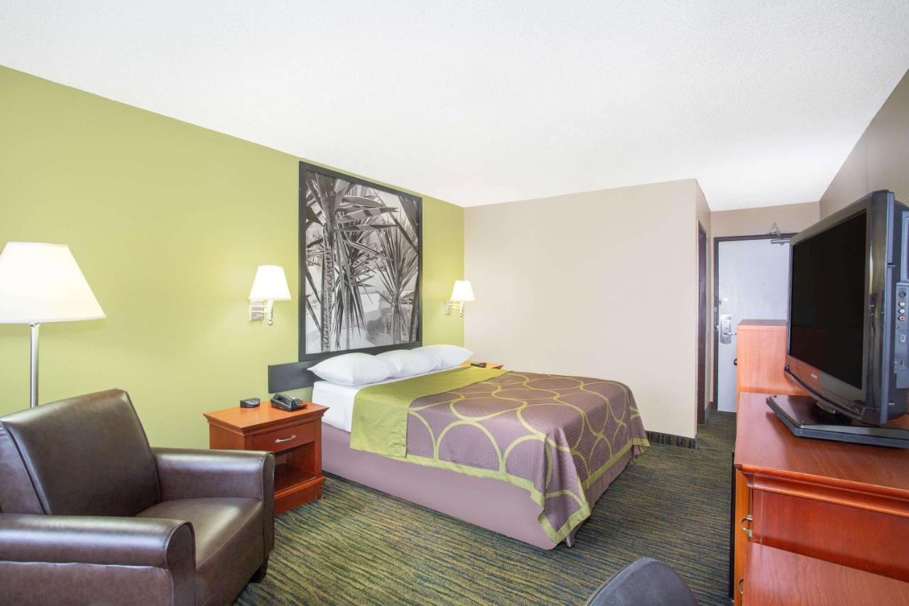 Super 8 By Wyndham Panama City Bagian luar foto