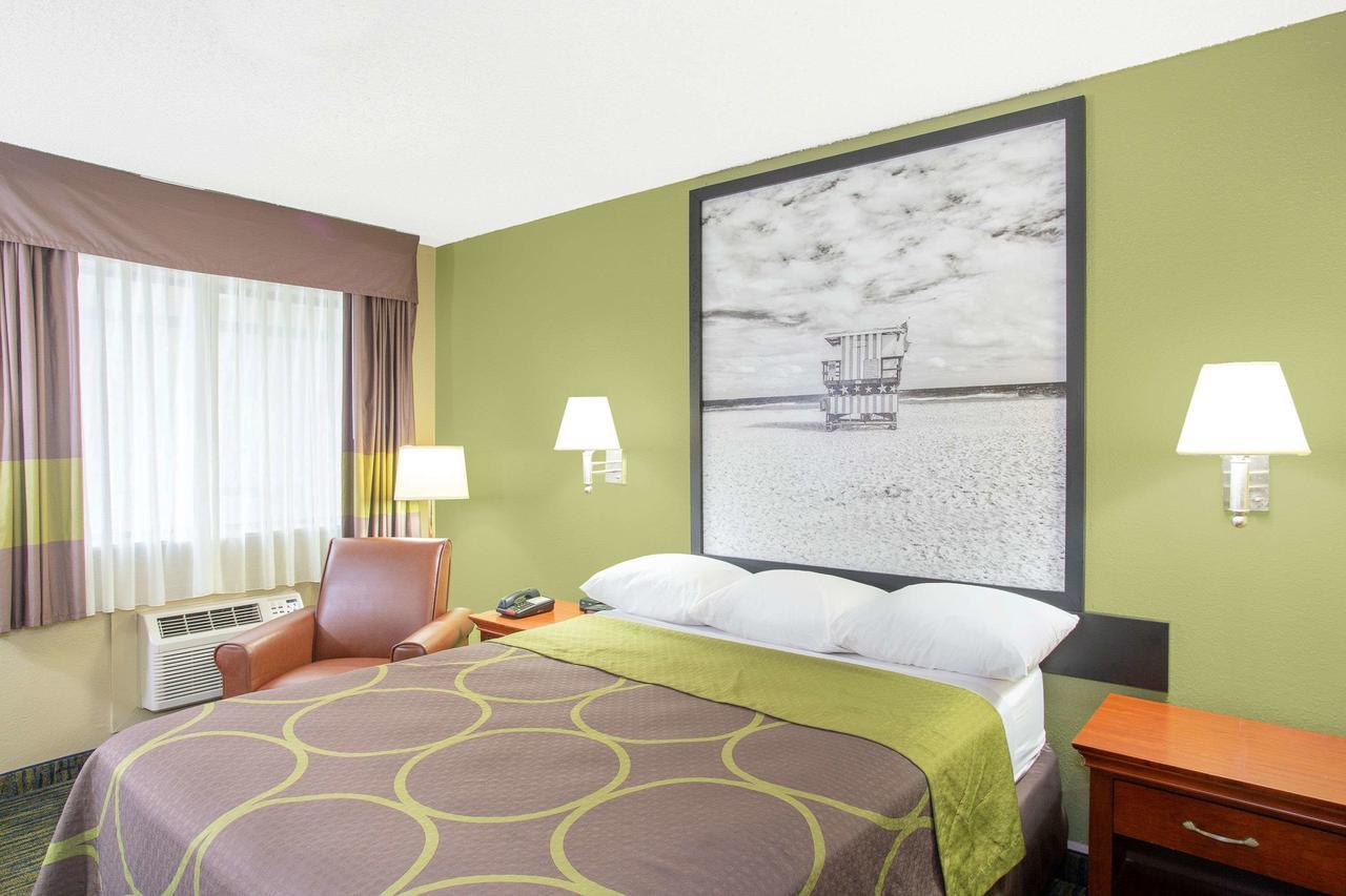 Super 8 By Wyndham Panama City Bagian luar foto